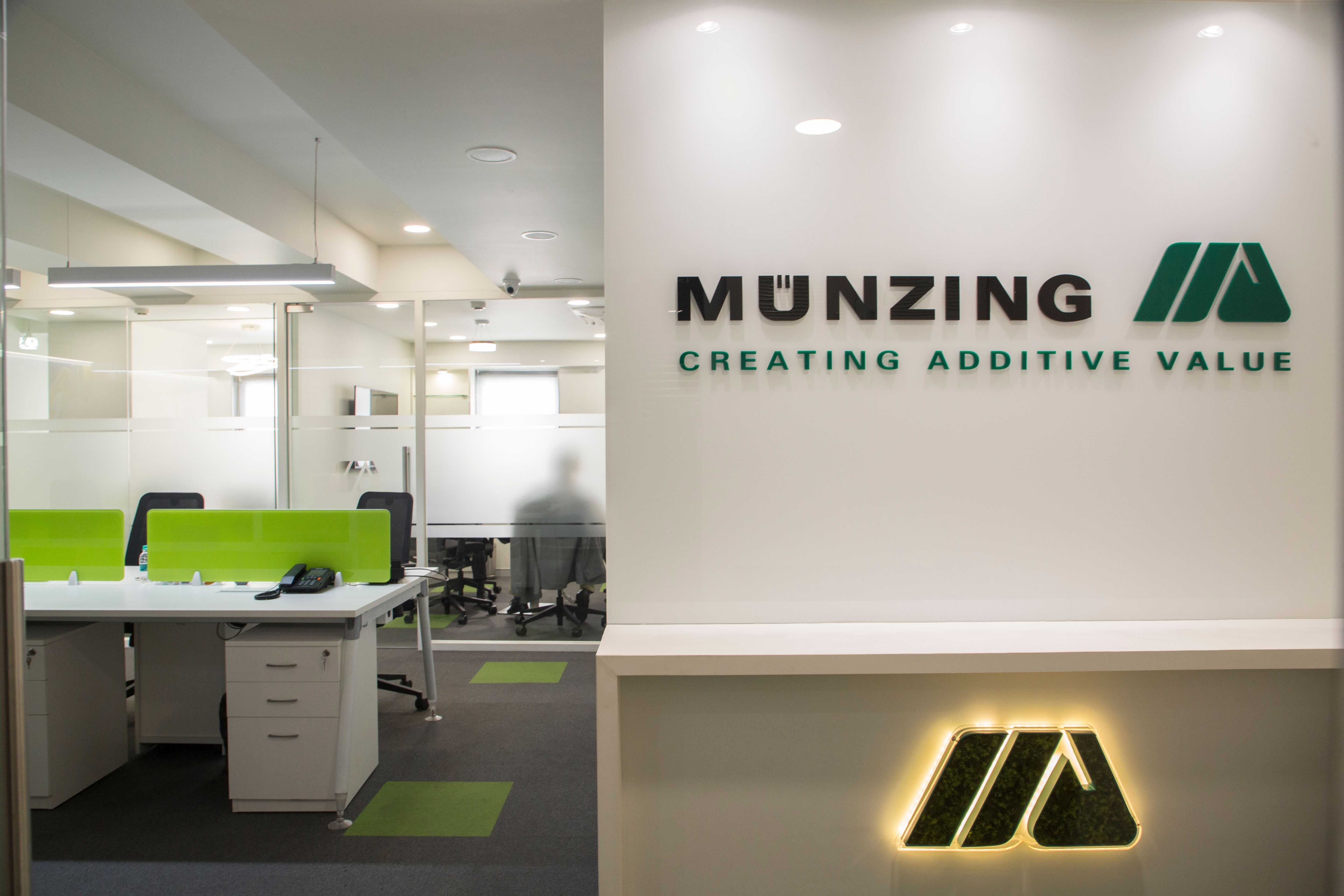 <p>MÜNZING Mumbai Pvt. Ltd. ist der MÜNZING Standort in Mumbai, Indien, und wurde im August 2017 gegründet. In den vergangenen vier Jahren ist das Team auf drei Sales Manager angewachsen, die sich um den Direktvertrieb unserer MÜNZING Produkte in Indien sowie den angrenzenden Ländern wie Sri Lanka, Bangladesch, Nepal, Bhutan und Malediven kümmern. </p><p>Neben dem Direktvertrieb arbeitet MÜNZING Mumbai auch mit Vertriebspartnern zusammen, die aufgrund ihrer exzellenten Expertise ausgewählt wurden, um unsere gesamte Produktpalette an Additiven und Wachsen in ihren jeweiligen Regionen an wichtige Akteure in der Farben- und Lackindustrie sowie im Bauwesen zu vertreiben. Aber auch die Branchen Industrieflüssigkeiten, Holzverarbeitung und Lebensmittelverarbeitung gewinnen zunehmend an Bedeutung.</p><p>Das Gesamtabsatzvolumen in Indien beläuft sich auf ca. 400mt Additive und Wachse pro Jahr. Und der Standort wird weiter wachsen, denn MÜNZING Mumbai plant, im Laufe der Zeit ein eigenes Lager einzurichten, um noch schneller auf Kundenwünsche reagieren zu können.</p>